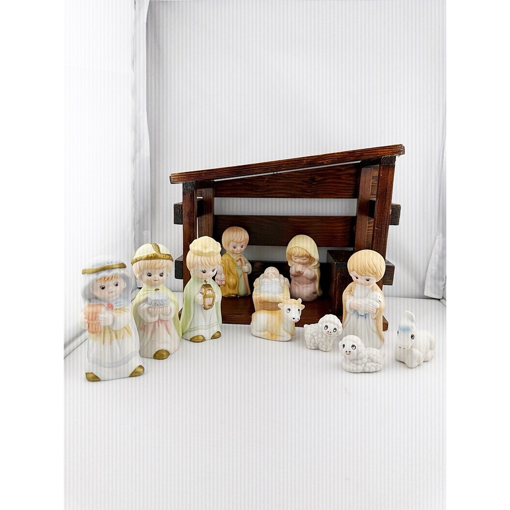 Vintage 1991 Porcelain Musical Christmas Trim Nativity Scene. Plays Silent Night - Picture 1 of 8